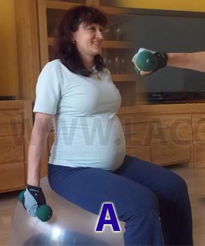 technika posilňovacích cvikov - Tehotenské cviky - upažovanie na fitlopte
