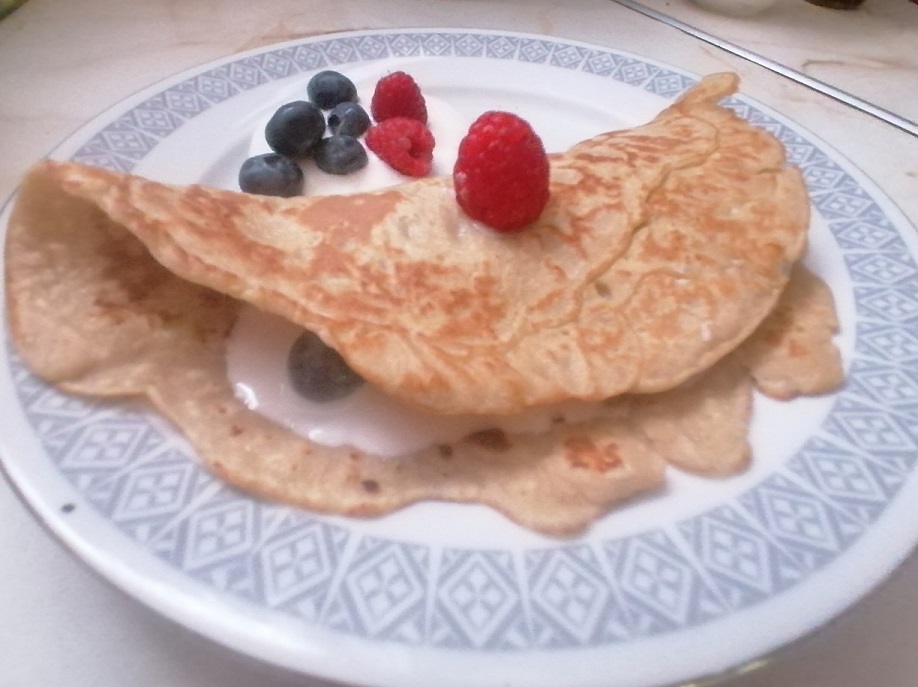 Proteínmi nabité palacinky  s tvarohom a ovocím