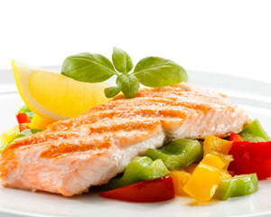 Na vešeru si doprajte napríklad rybu na prírodno s čerstvou zeleninou.